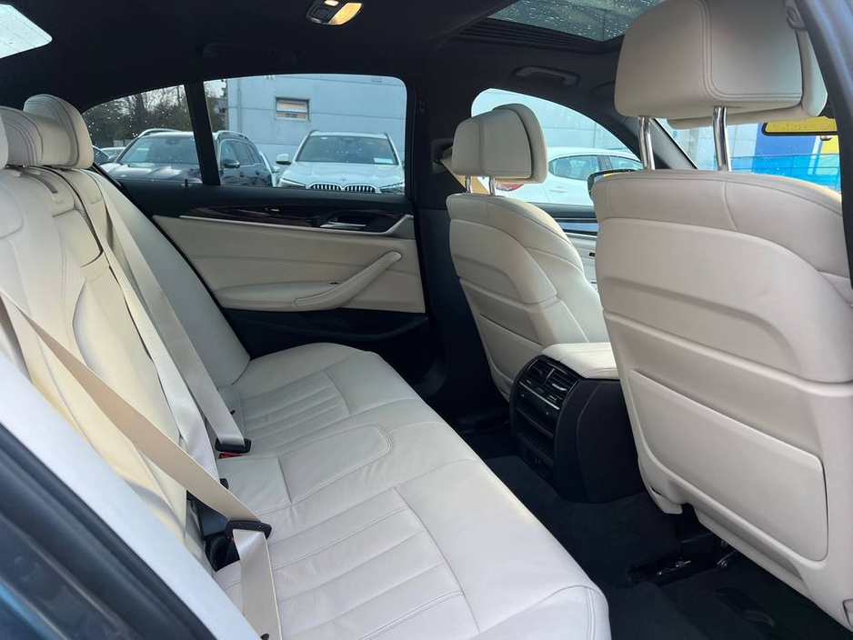 2017 BMW 5 Series 530e M-SPORT COMPETITION 2.0 * HUGE SPEC * // FULL SERVICE HISTORY // LOW MILEAGE // OPENING SUNROOF // MASSAGE LEATHER SEATS €27,900