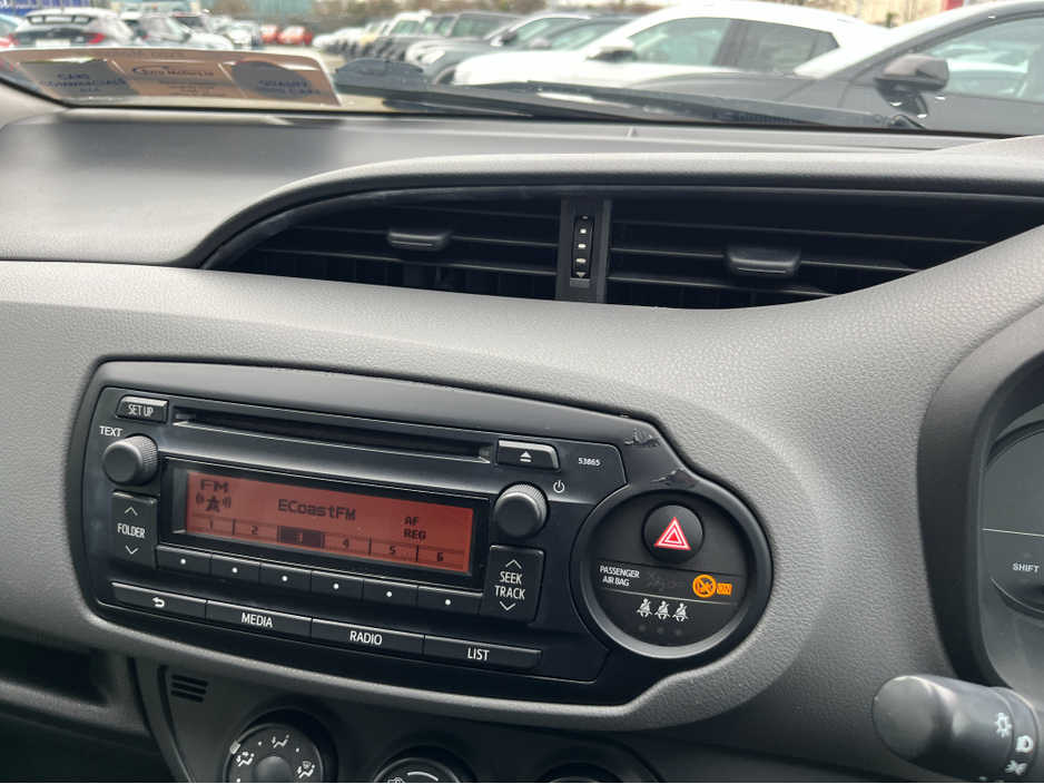 2015 Toyota Yaris TERRA 1.0 PETROL €8,950