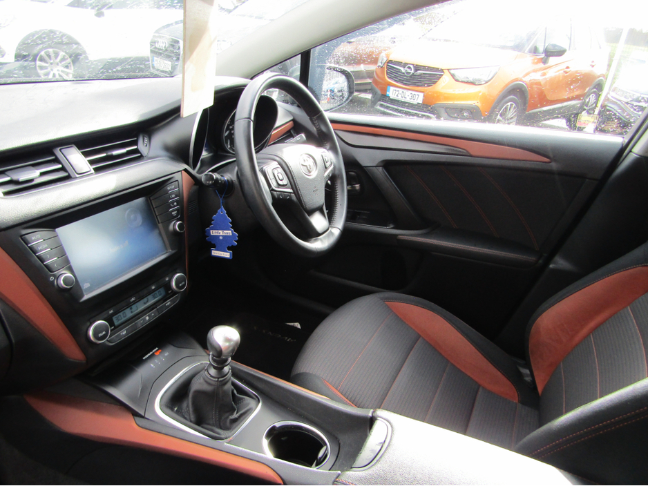 2018 Toyota Avensis - image 8