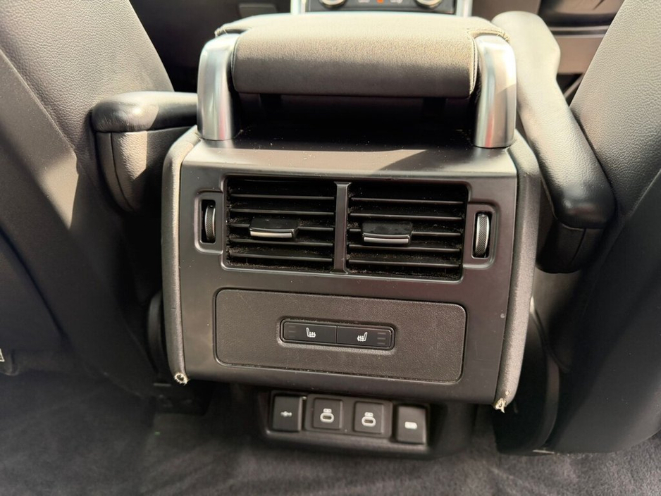 2021 Land Rover Discovery - image 17