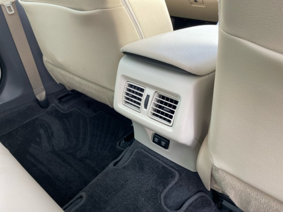 2020 Toyota Camry - Platinum Edition - Ivory Leather - 2.5 Hybrid - Top Spec - Automatic - Irish Car - 55,465 km // Remote Central Locking // Front Electric Windows // Rear Electric Windows // Electric Mirrors // Finge €31,999