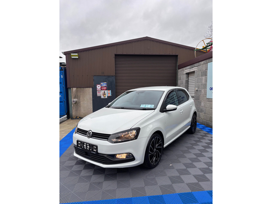 2017 Volkswagen Polo - image 5