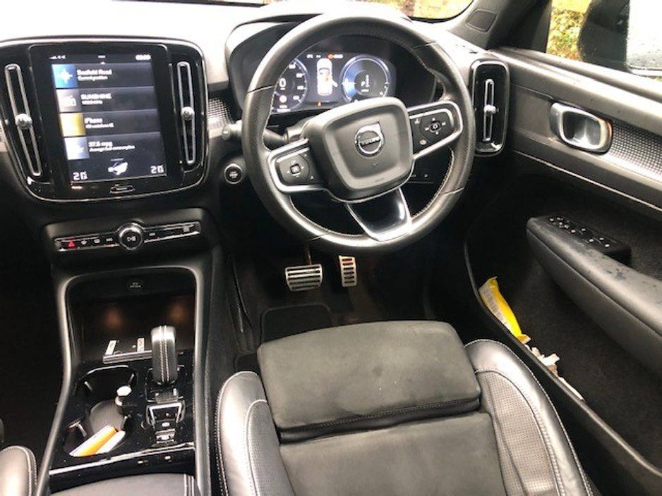 2021 Volvo XC40 - image 12