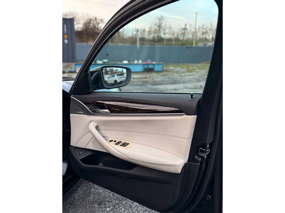 2019 BMW 5 Series - image 17