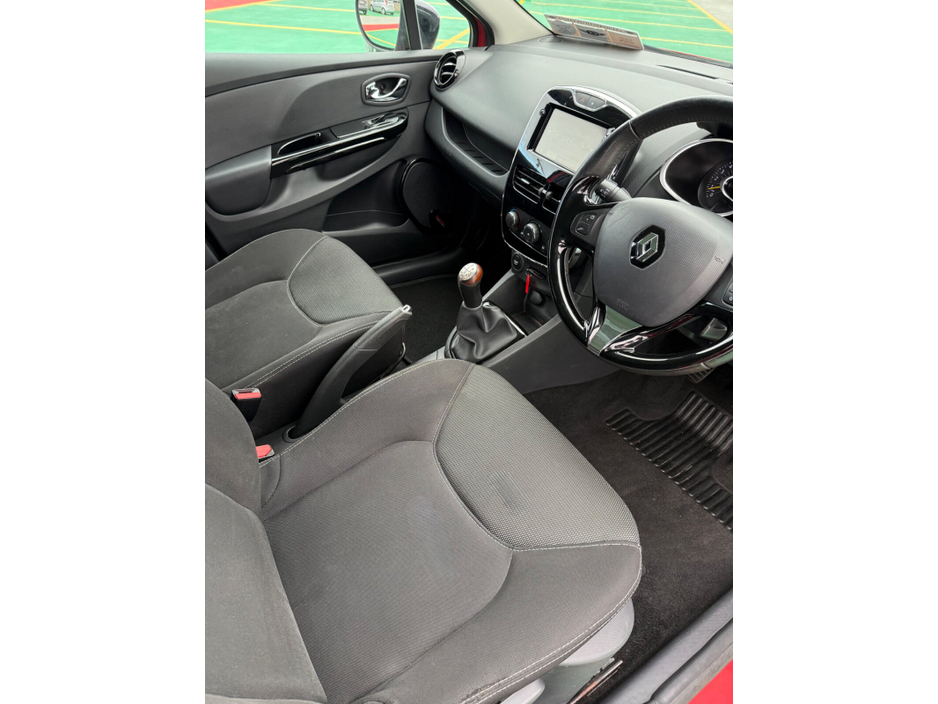 2013 Renault Clio - image 9