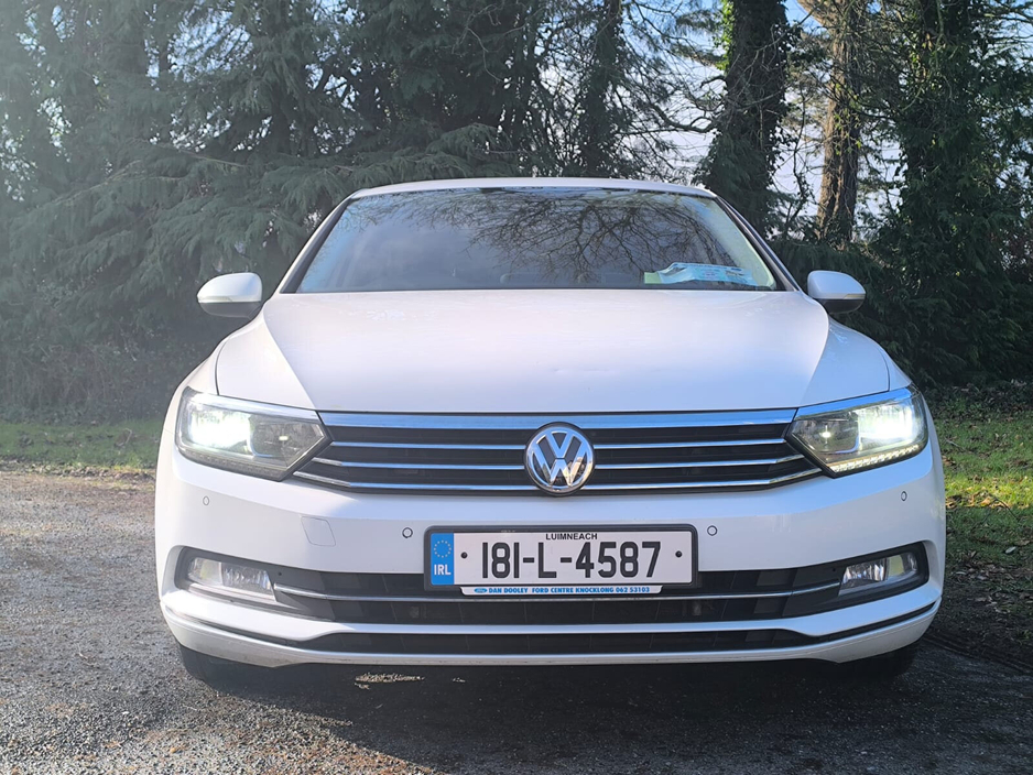 2018 Volkswagen Passat - image 3