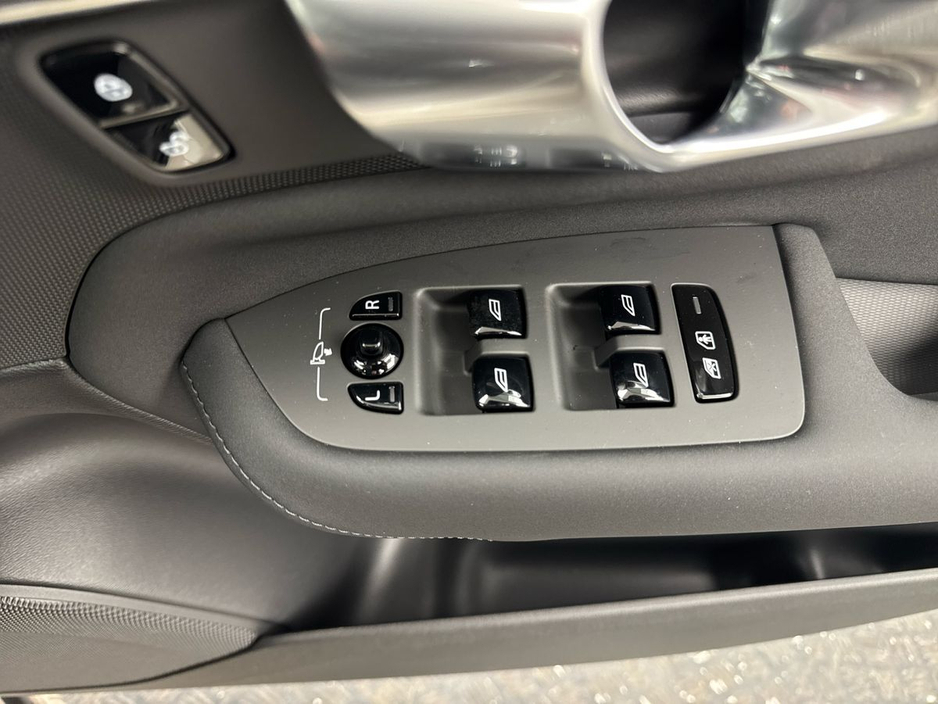2026 Volvo XC90 - image 22