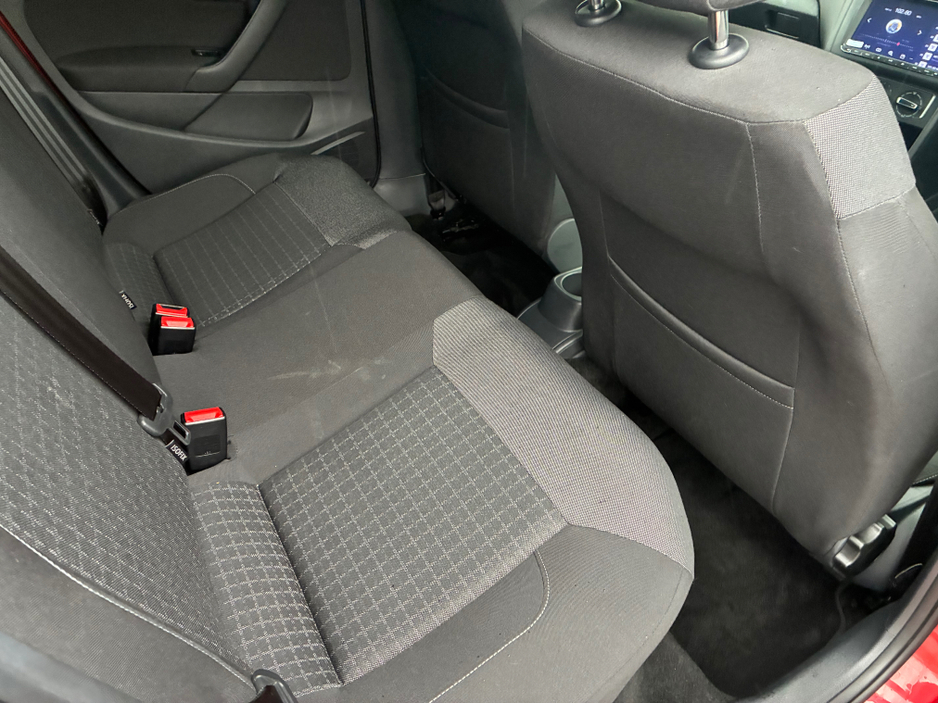 2015 Volkswagen Polo - image 10