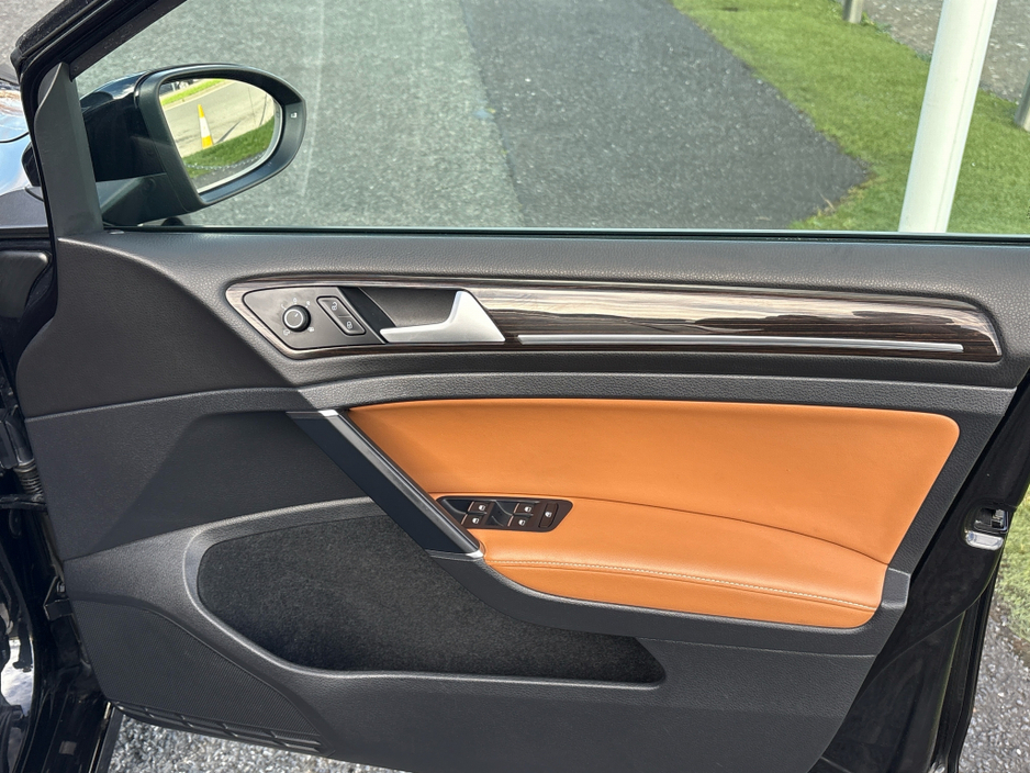 2014 Volkswagen Golf - image 11