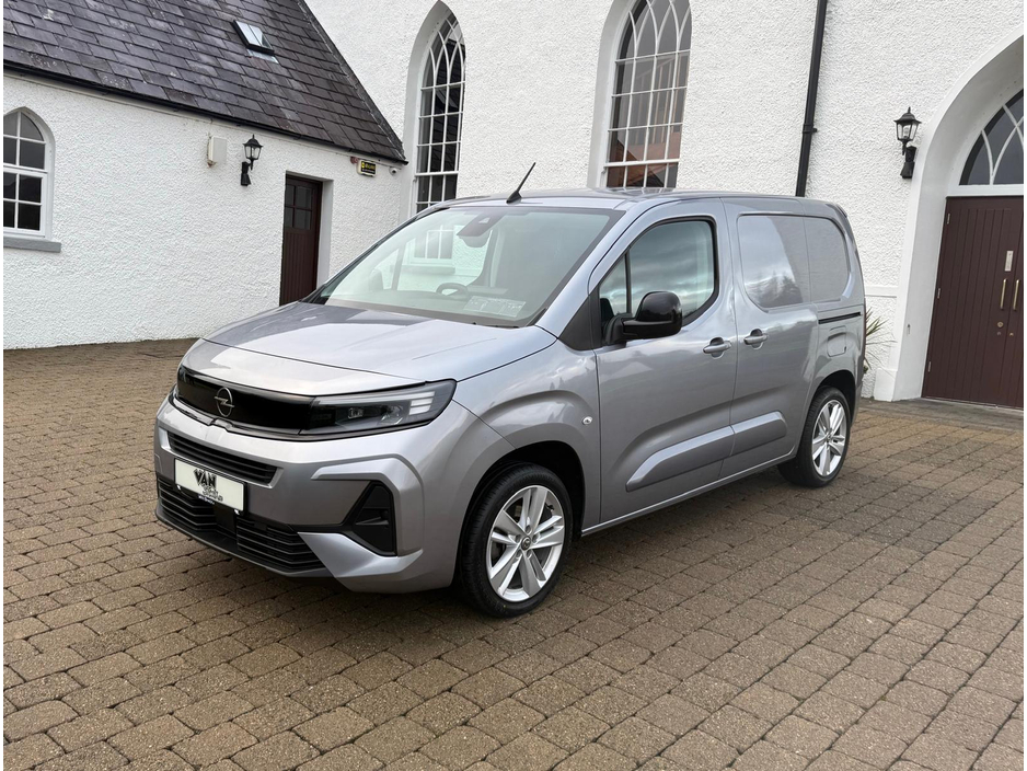 2024 Opel Combo SPORT L1H1-1.5 100PS D-6SP NO VAT! €23,450