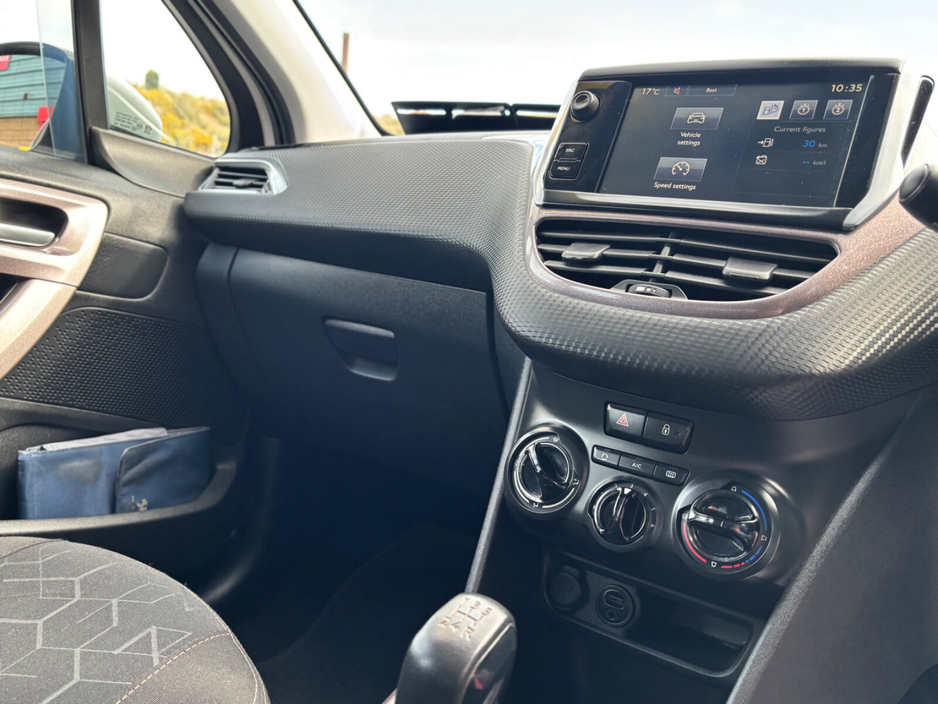 2014 Peugeot 2008 - image 8