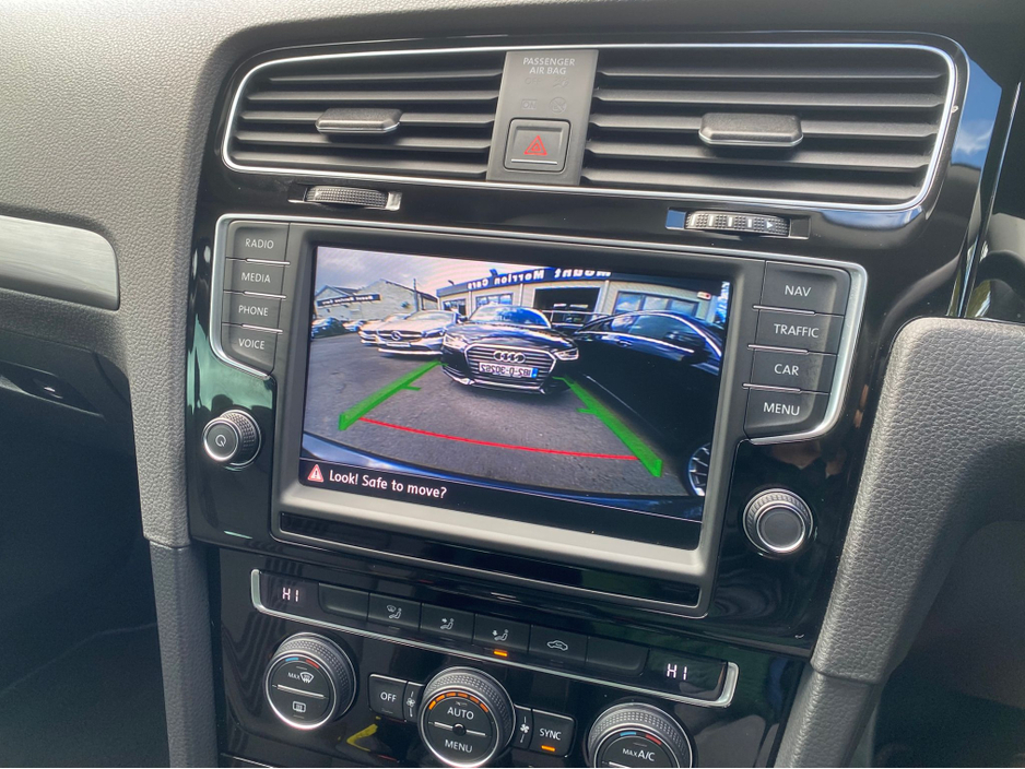 2016 Volkswagen Golf - image 12