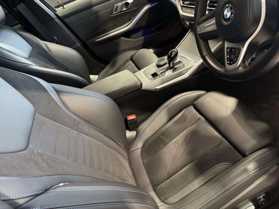 2023 BMW 3 Series - image 7