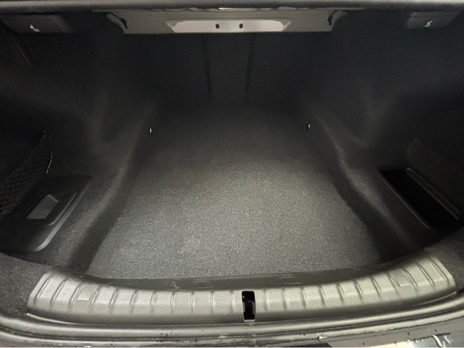 2020 BMW 5 Series - image 10