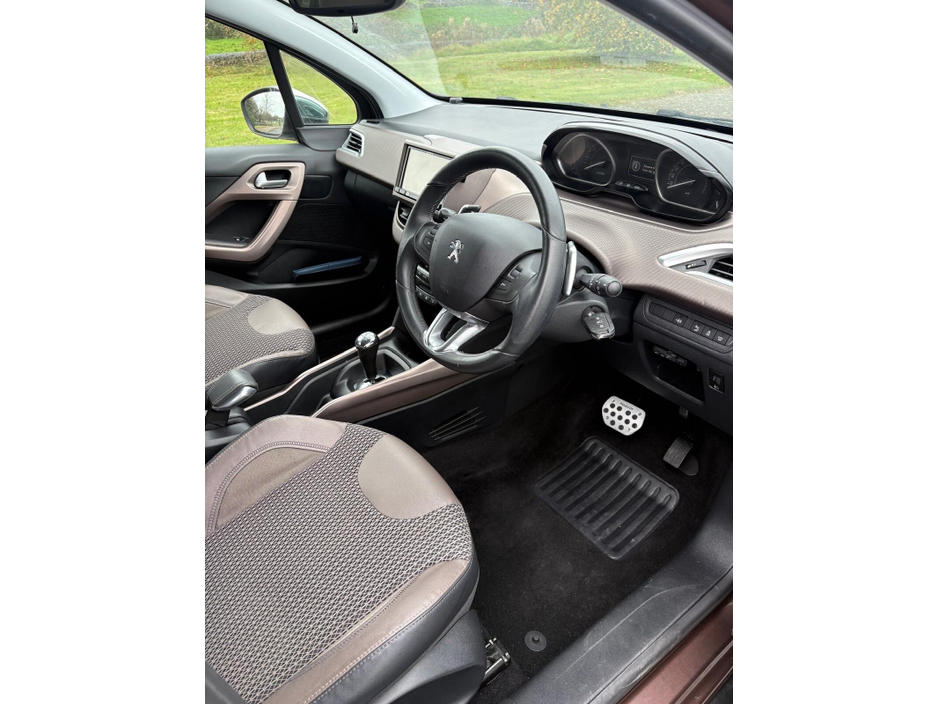 2014 Peugeot 2008 - image 7