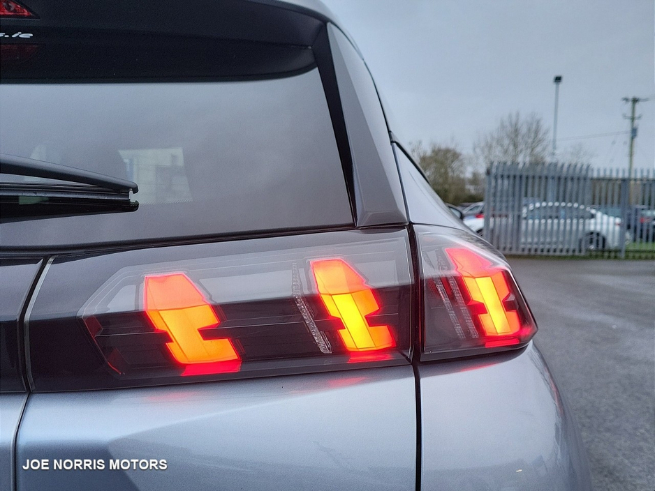 2022 Peugeot 2008 ALLURE 1.5 BLUE HDI 110 €22,995