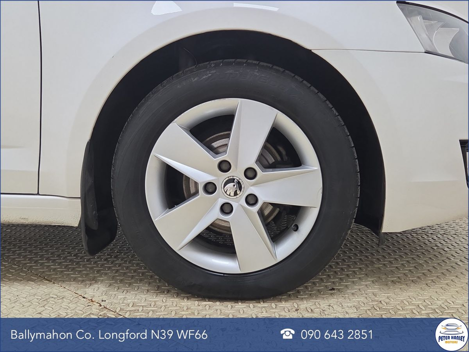 2017 Skoda Octavia - image 24