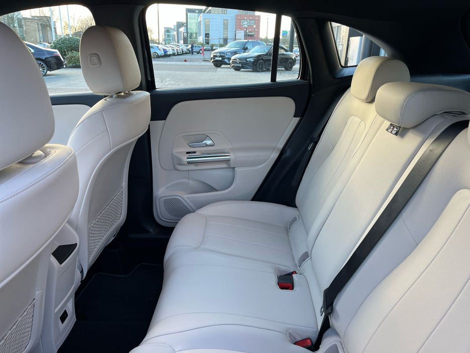 2022 Mercedes-Benz GLA Class - image 13