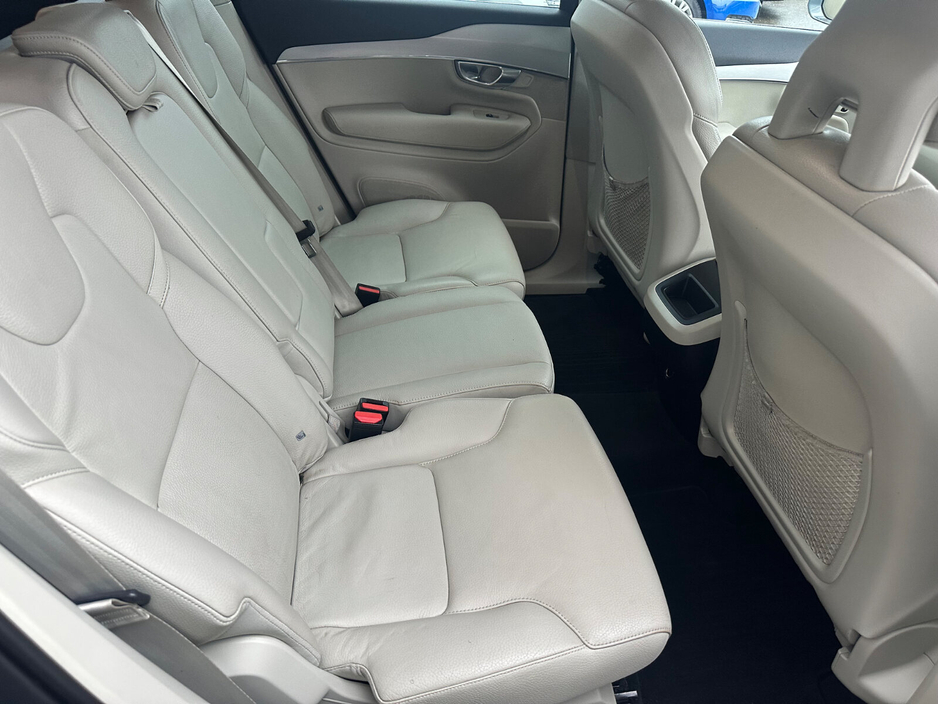 2017 Volvo XC90 D5 (235hp) AWD Momentum Geartronic