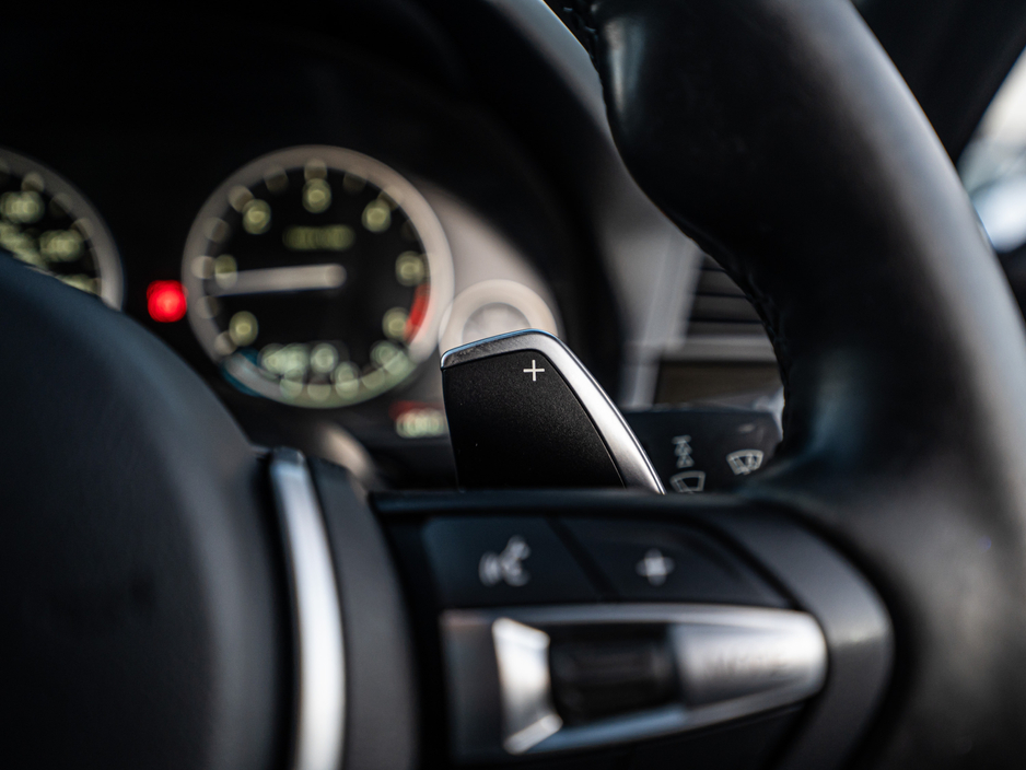 2015 BMW 5 Series - image 22