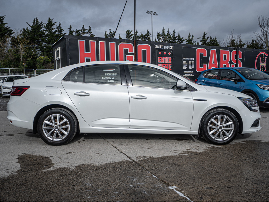 2019 Renault Megane - image 12