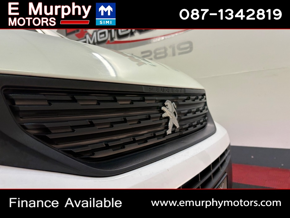 2022 Peugeot Partner - image 27