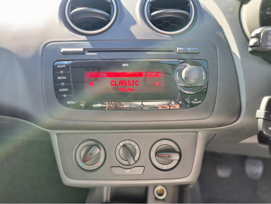 2011 SEAT Ibiza - image 9