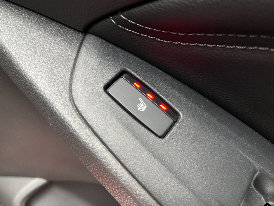 2020 BMW 5 Series - image 19