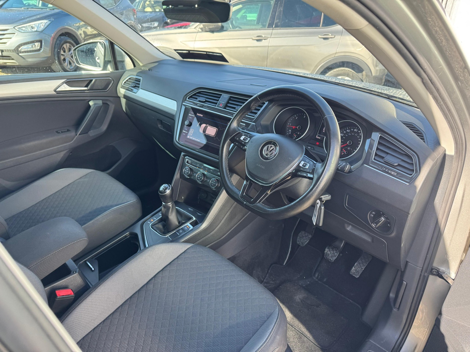 2018 Volkswagen Tiguan - image 11