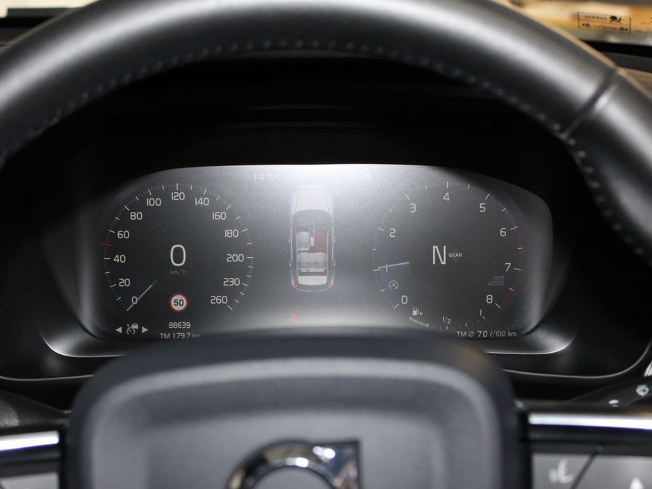 2020 Volvo XC40 - image 17