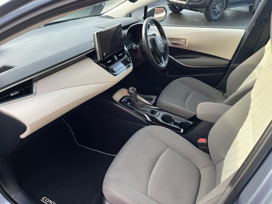 2022 Toyota Corolla - image 6