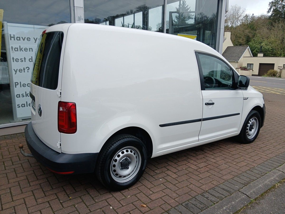 2019 Volkswagen Caddy - image 8