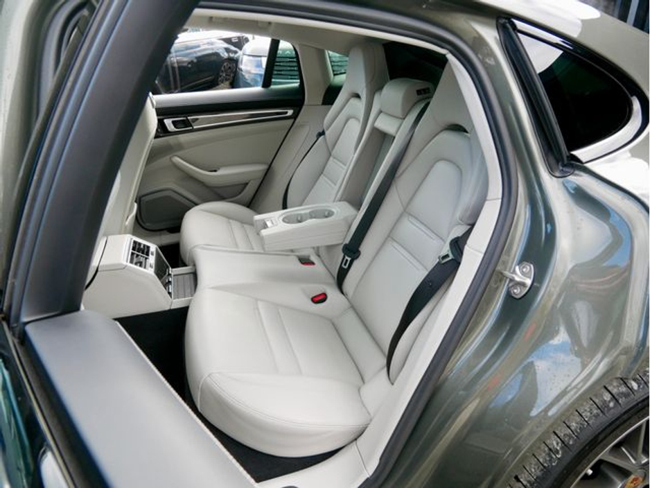 2023 Porsche Panamera - image 18
