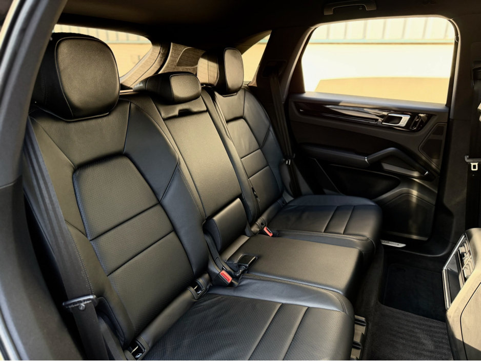 2020 Porsche Cayenne - image 11