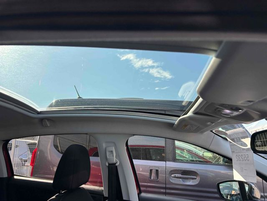 2017 Peugeot 208 - image 5