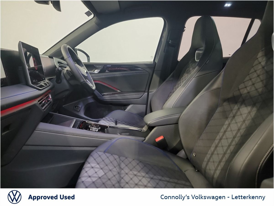 2025 Volkswagen Tiguan - image 4