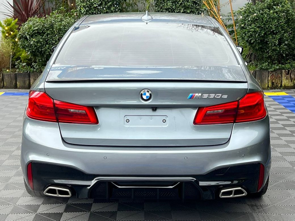 2017 BMW 5 Series - image 17