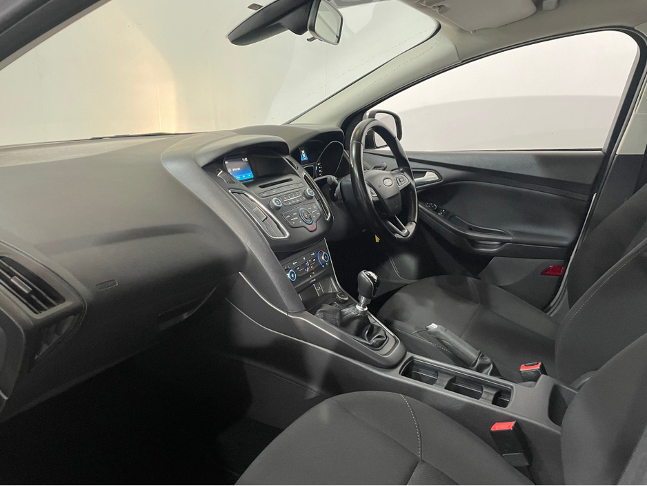 2016 Ford Focus - image 16