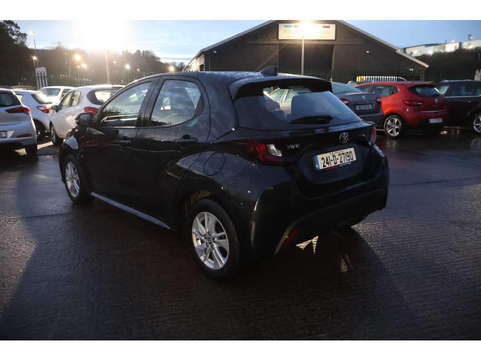 2024 Toyota Yaris LUNA 5dr Manual Great Spec! €19,995