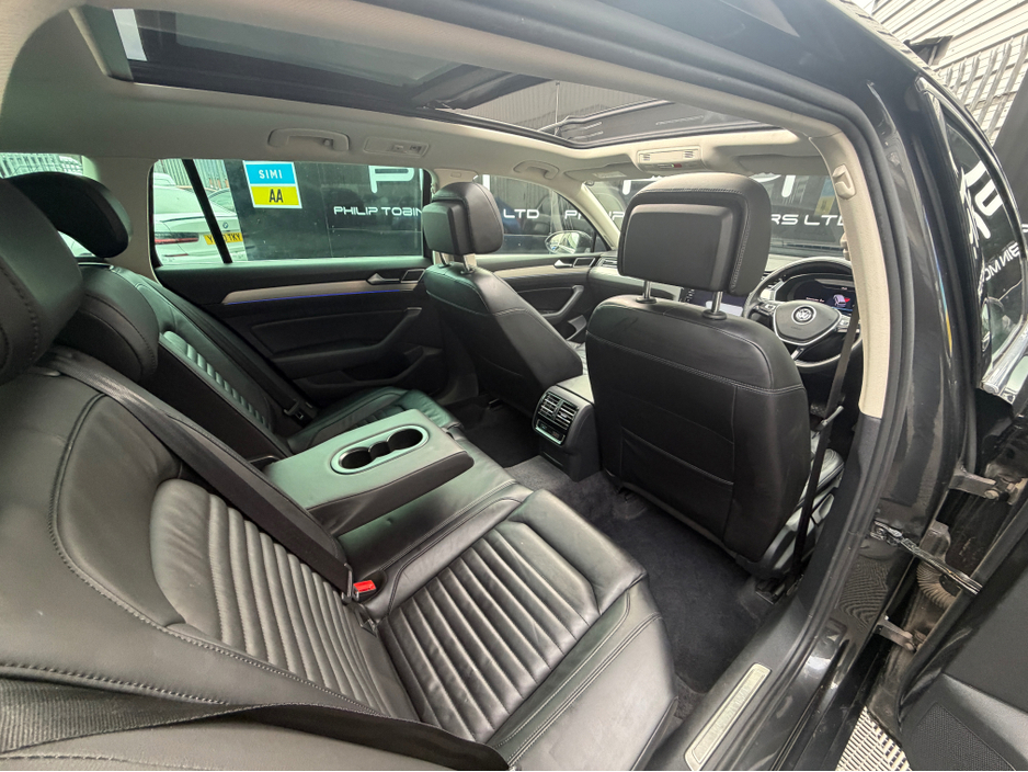 2018 Volkswagen Passat - image 13