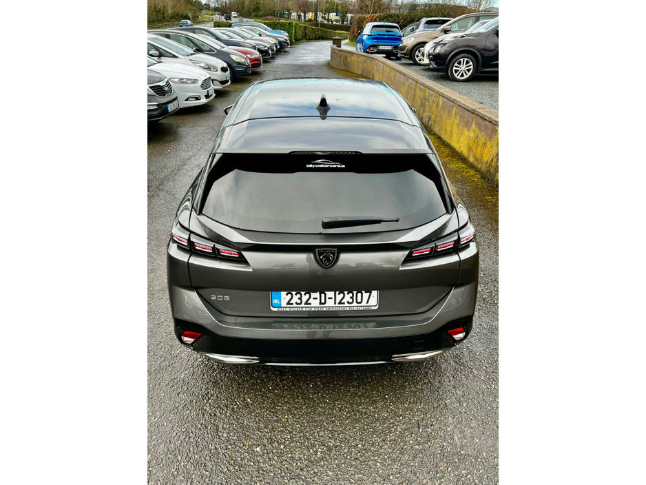 2023 Peugeot 308 - image 3