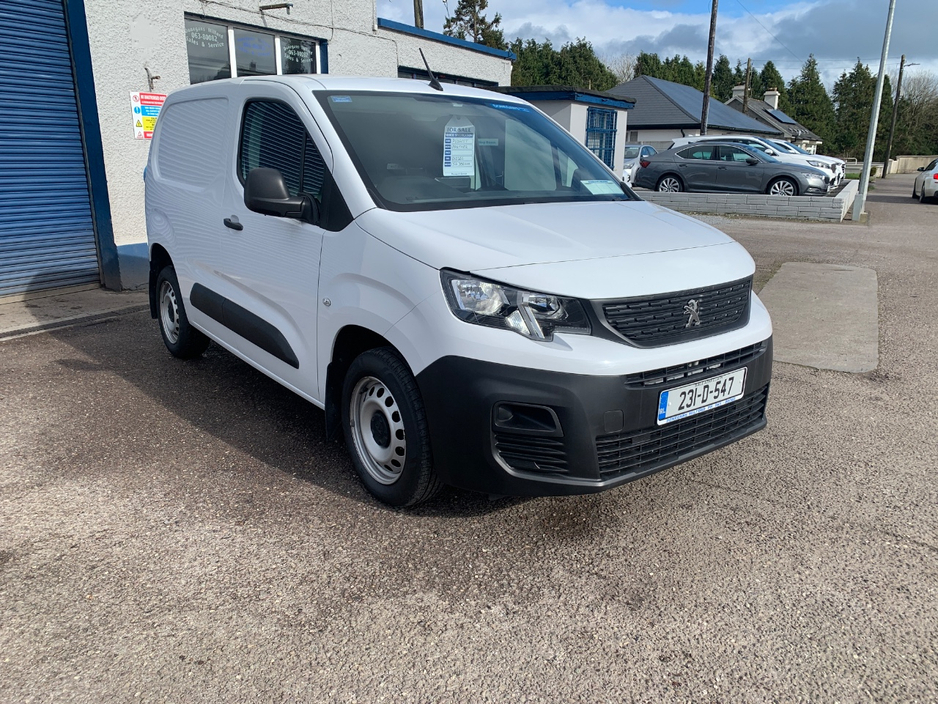 2023 Peugeot Partner - image 2