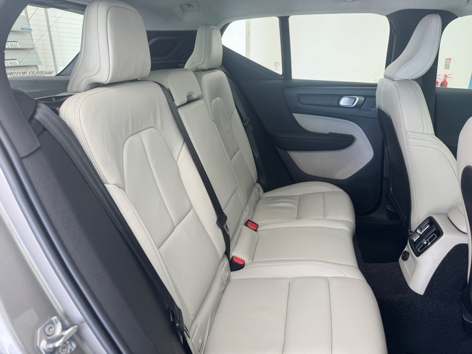 2020 Volvo XC40 - image 18