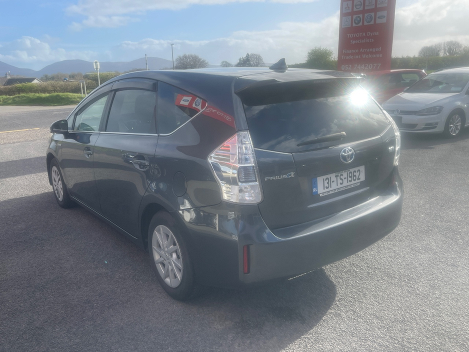 2013 Toyota Prius - image 7