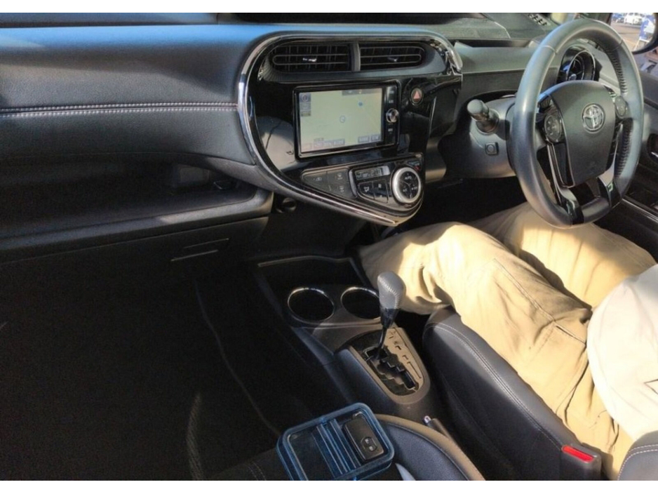 2018 Toyota Aqua - image 13