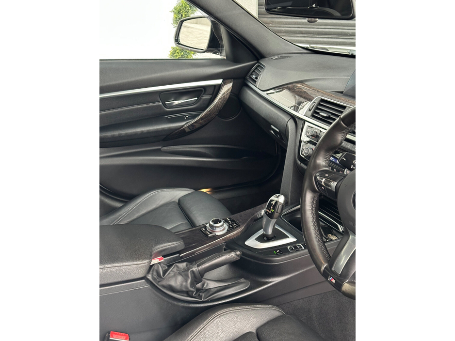 2017 BMW 3 Series - image 21