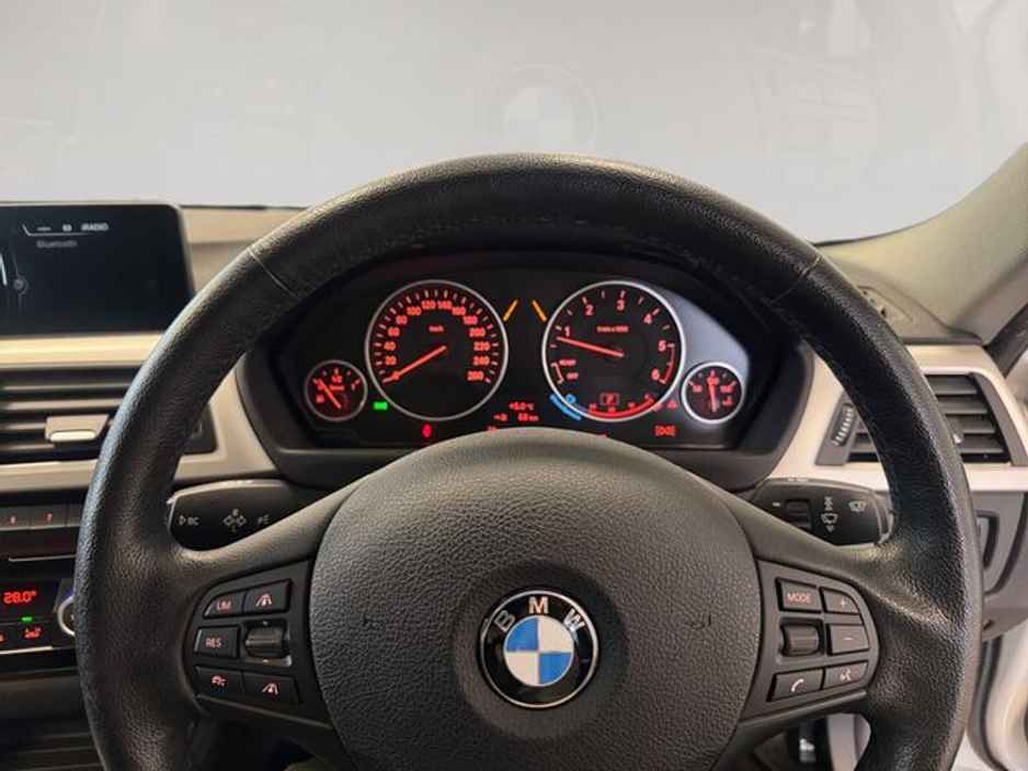 2016 BMW 3 Series 320d EfficientDynamics Plus Auto €15,995