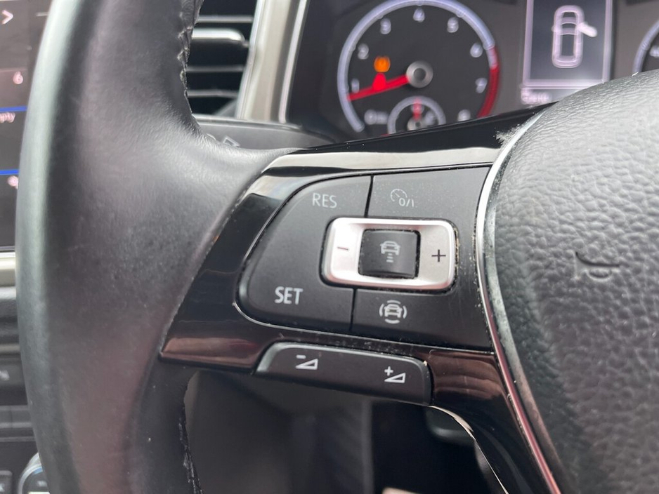 2020 Volkswagen T-Roc - image 33