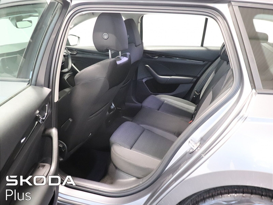 2023 Skoda Octavia - image 7