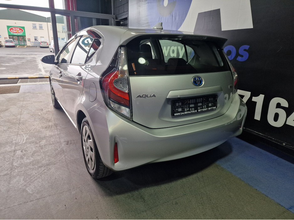 2017 Toyota Aqua - image 7